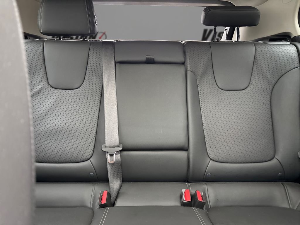 Used 2023 Red Buick Essence image 19