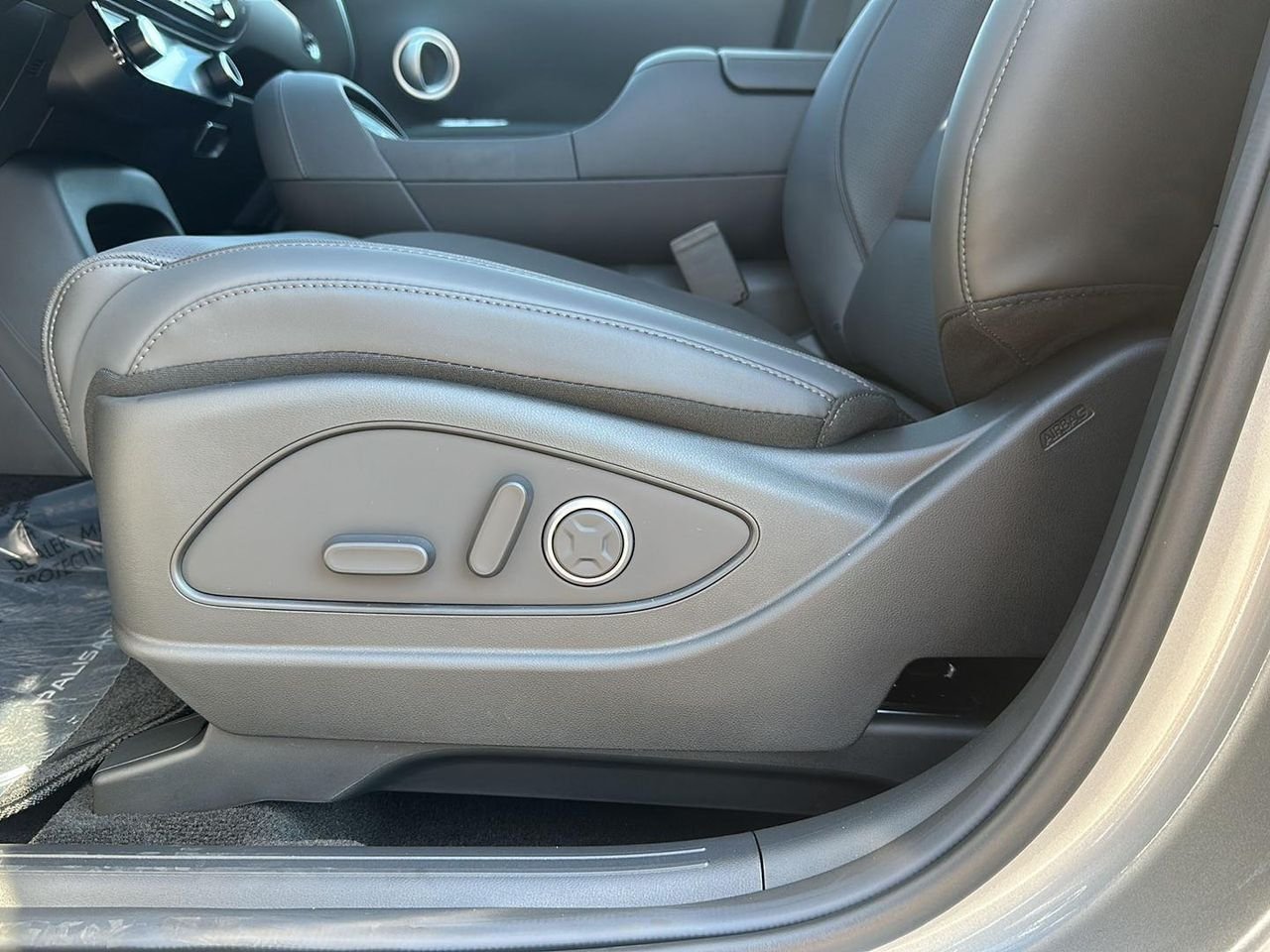 New 2027 Shimmering Silver Hyundai SEL Premium AWD image 12