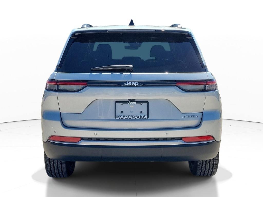 New 2026 Silver Zynith Exterior Paint Jeep Limited image 4