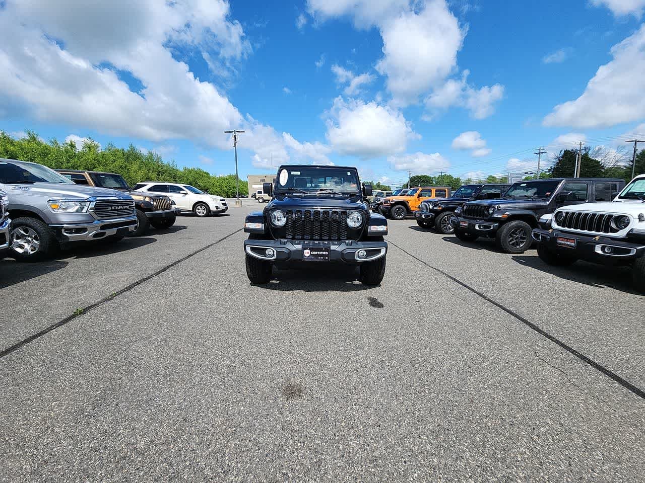 Used 2022 Black Clearcoat Jeep Sport S image 4