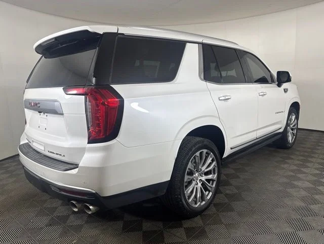 Used 2022 White Frost Tricoat GMC Denali image 3