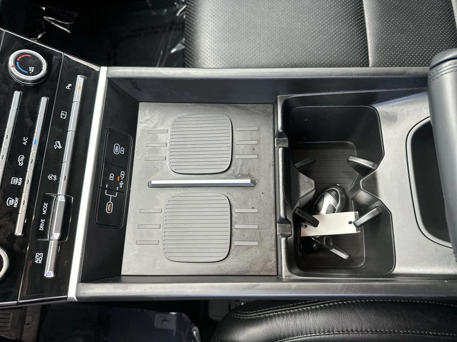 Used 2024 Shimmering Silver Hyundai SE image 19