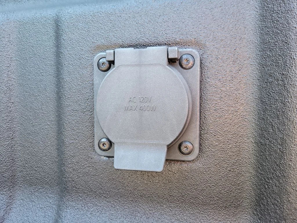 Used 2023 White Chevrolet Z71 image 8