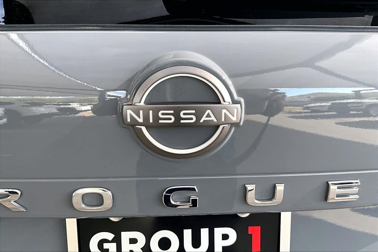 Used 2023 Boulder Gray Pearl Nissan Platinum image 31