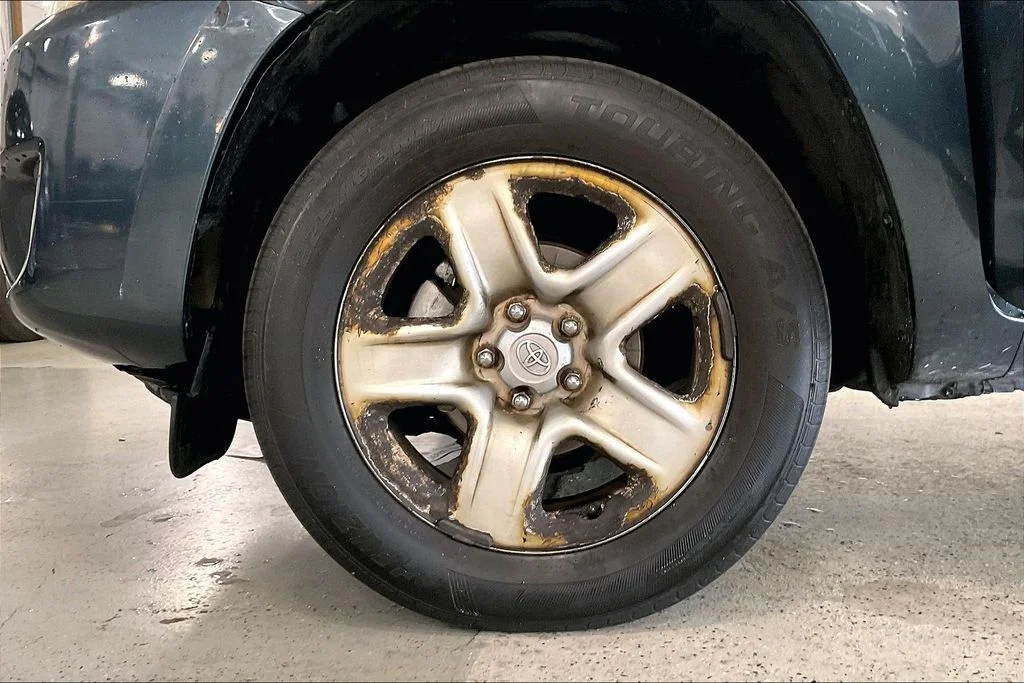 Used 2009 Green Toyota Base image 8