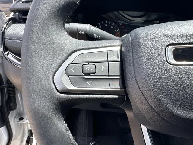 New 2026 White Jeep Latitude image 23