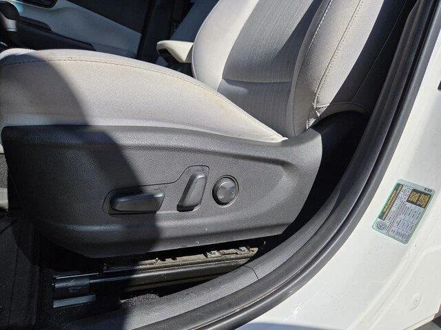Used 2023 Lunar White Hyundai SEL image 10