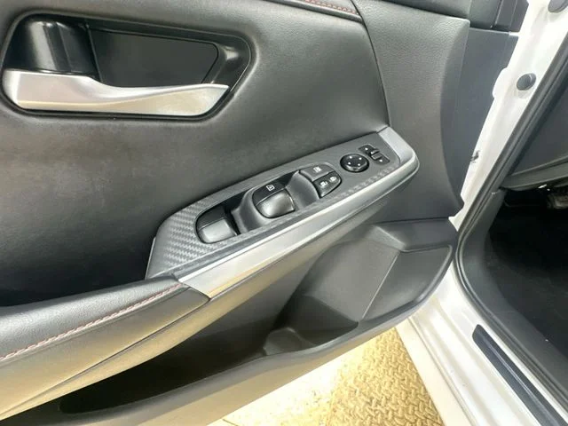 Used 2025 White Nissan SR image 16