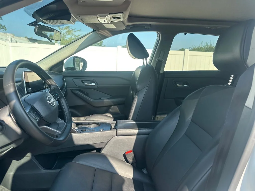 Used 2025 White Nissan SV image 43