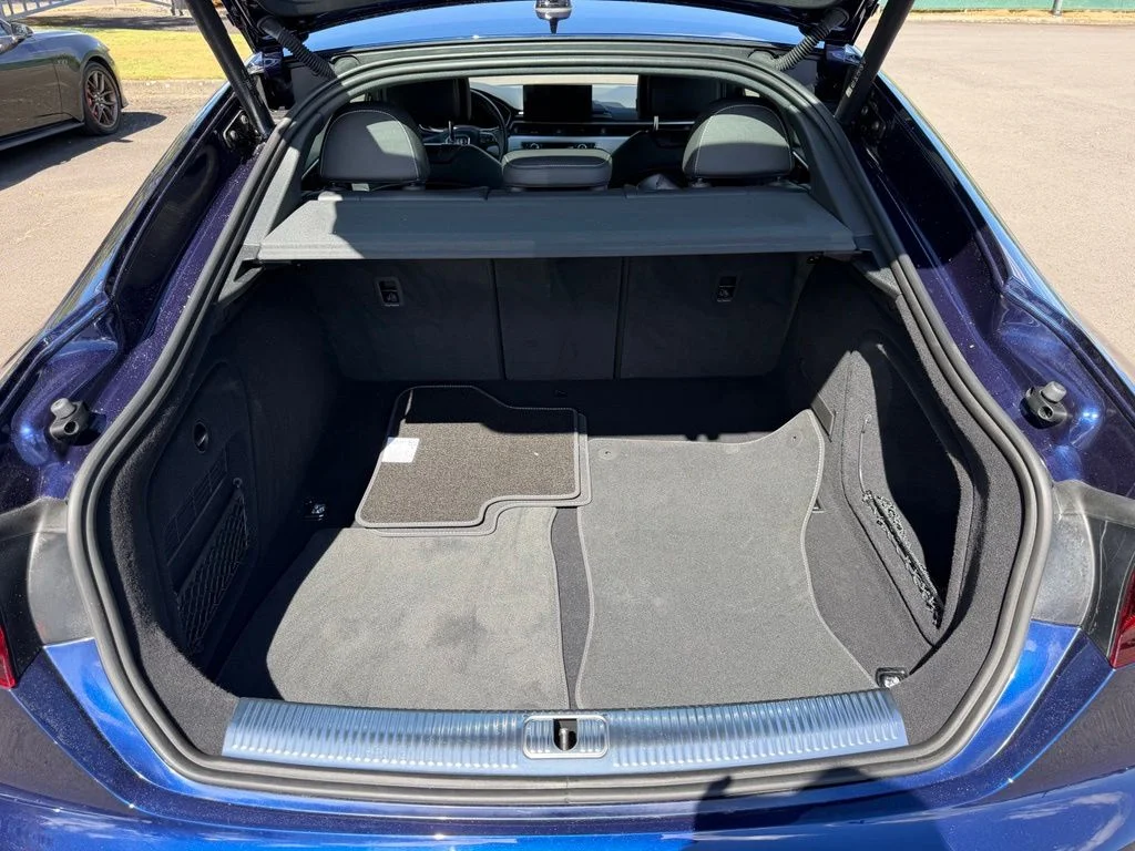 Used 2022 Navarra Blue Metallic Audi Prestige One-Owner image 10