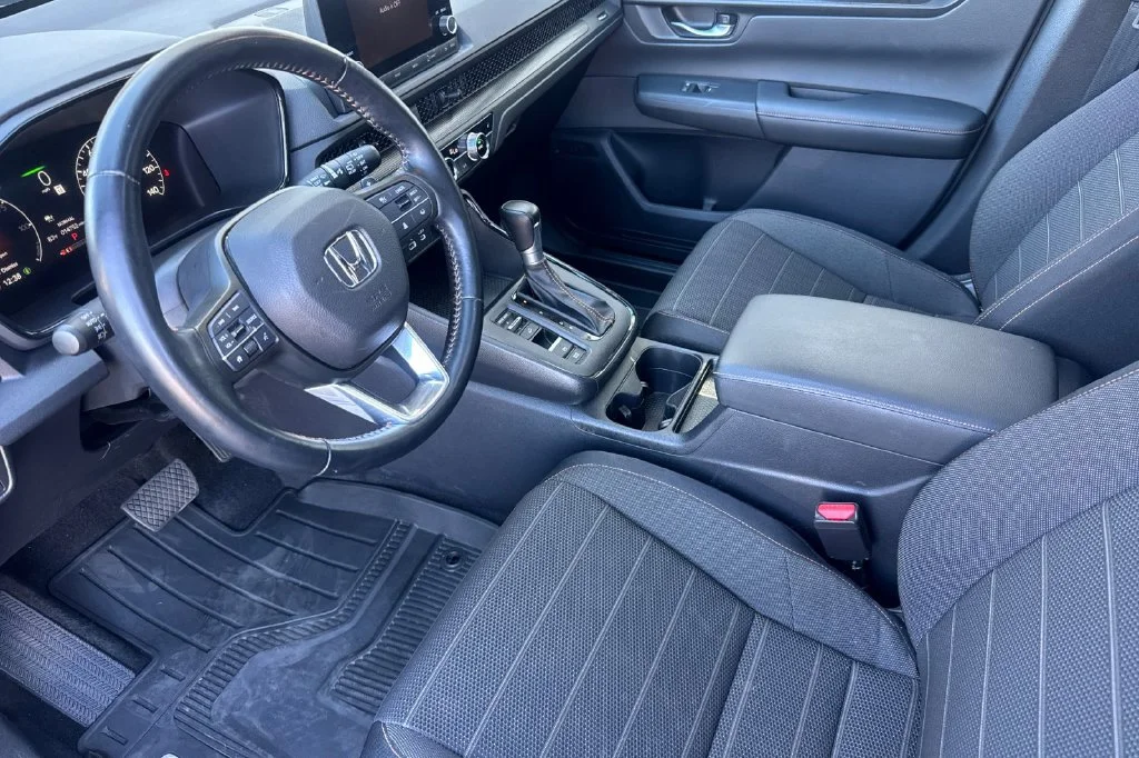 Used 2025  Honda Sport image 11
