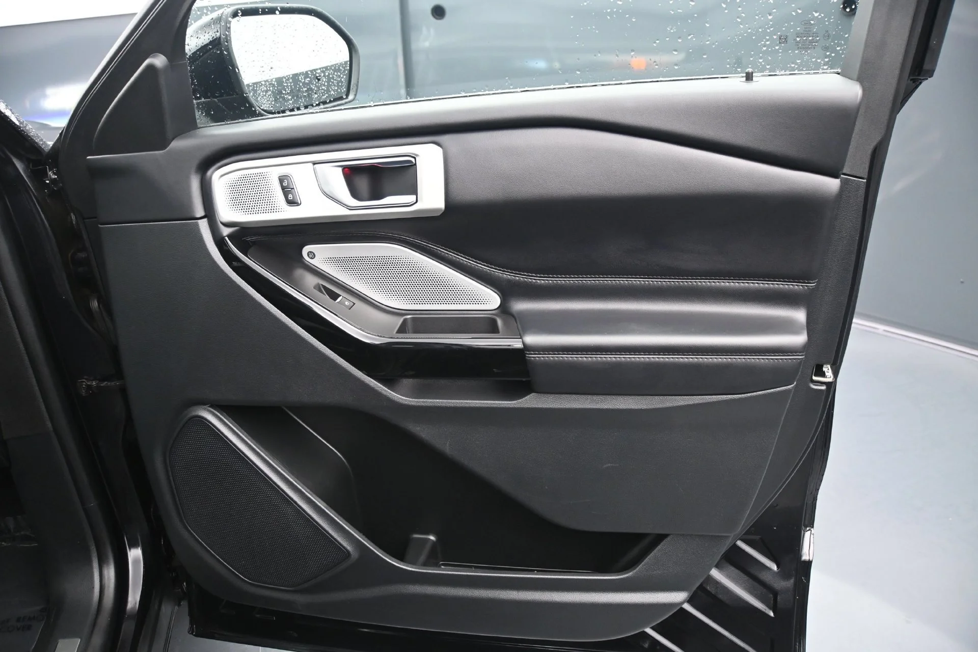 Used 2022 Black Ford Platinum image 11