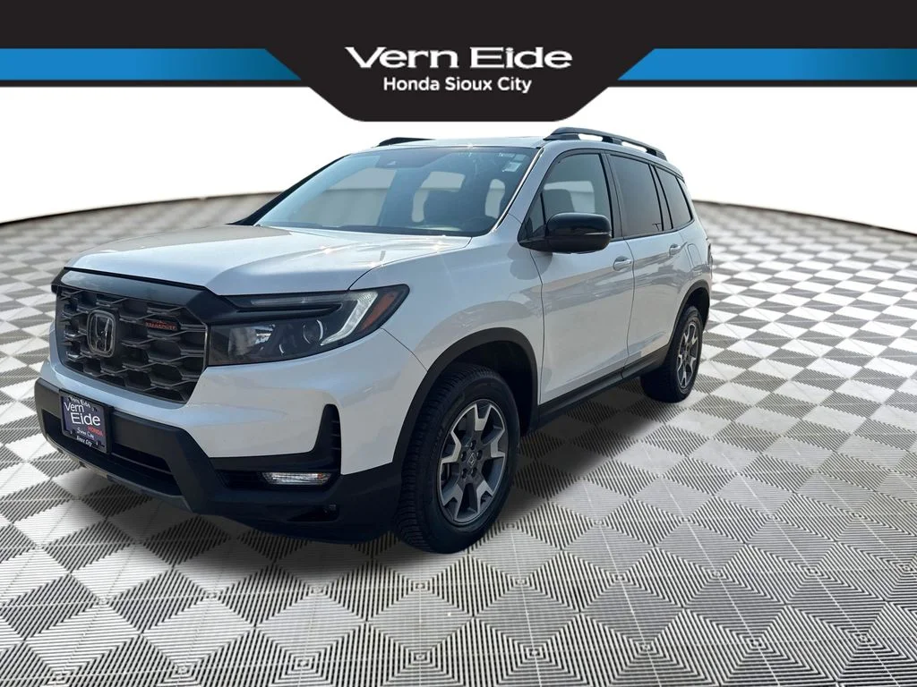 Used 2022 Platinum White Pearl Honda AWD TRAILSPORT image 1