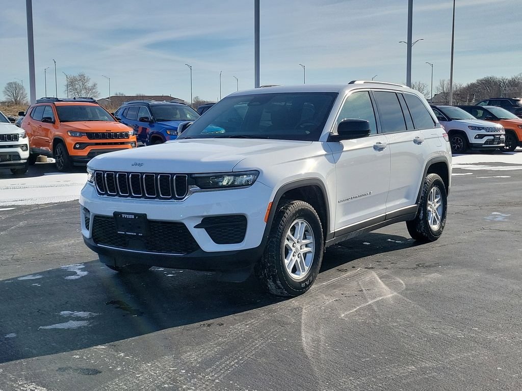 Used 2024 White Jeep Laredo image 2