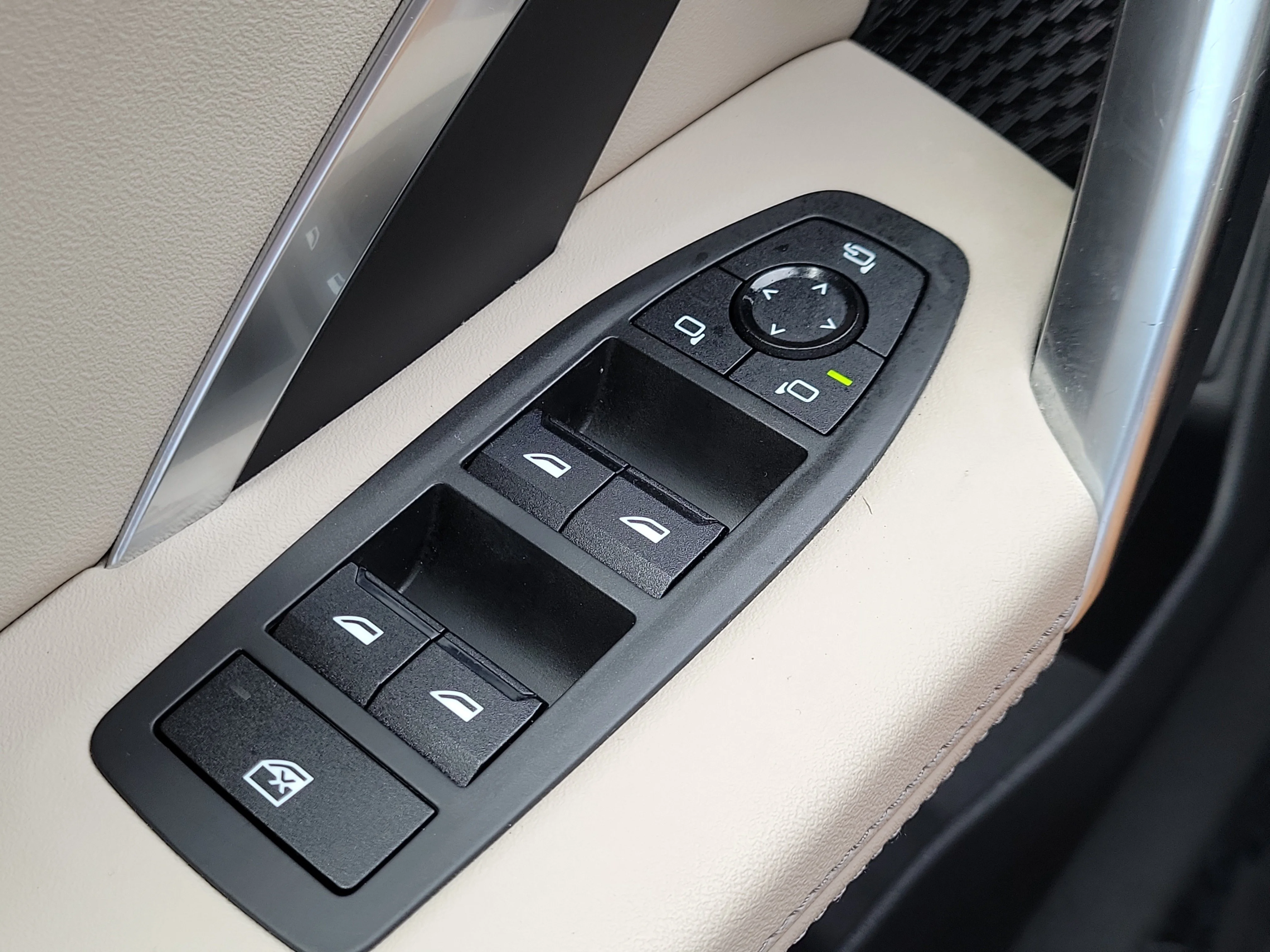 Used 2023 Alpine White BMW xDrive28i image 27