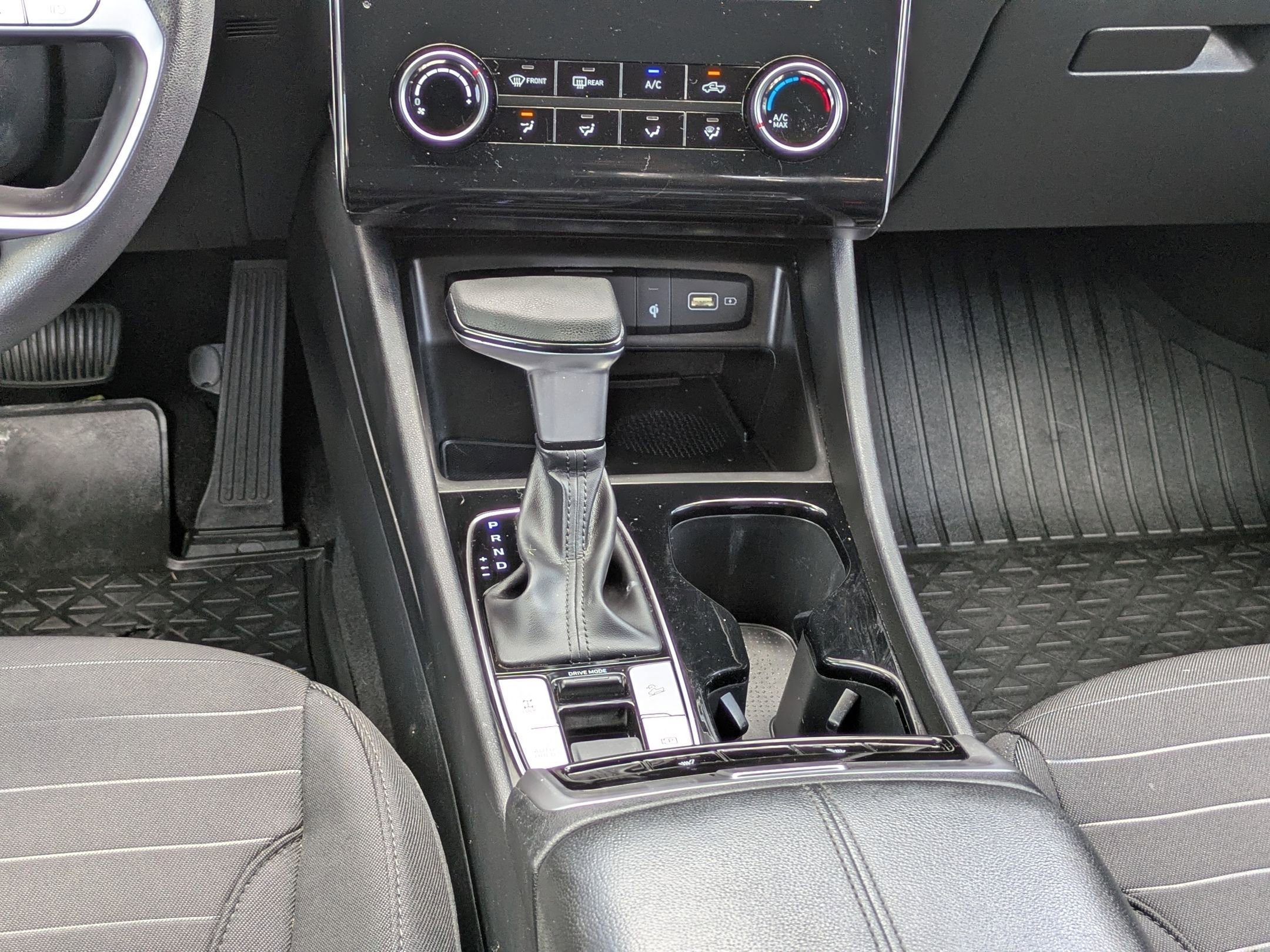Used 2023 Phantom Black Hyundai SEL image 18