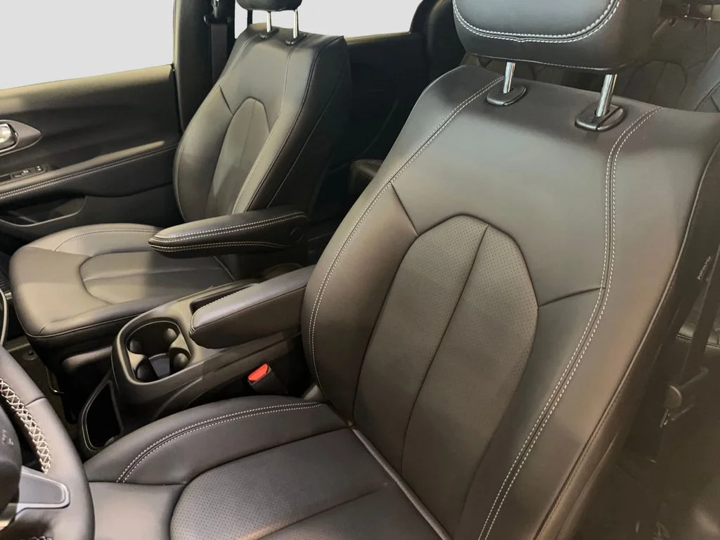 2026 Chrysler Pacifica Select - Photo 11