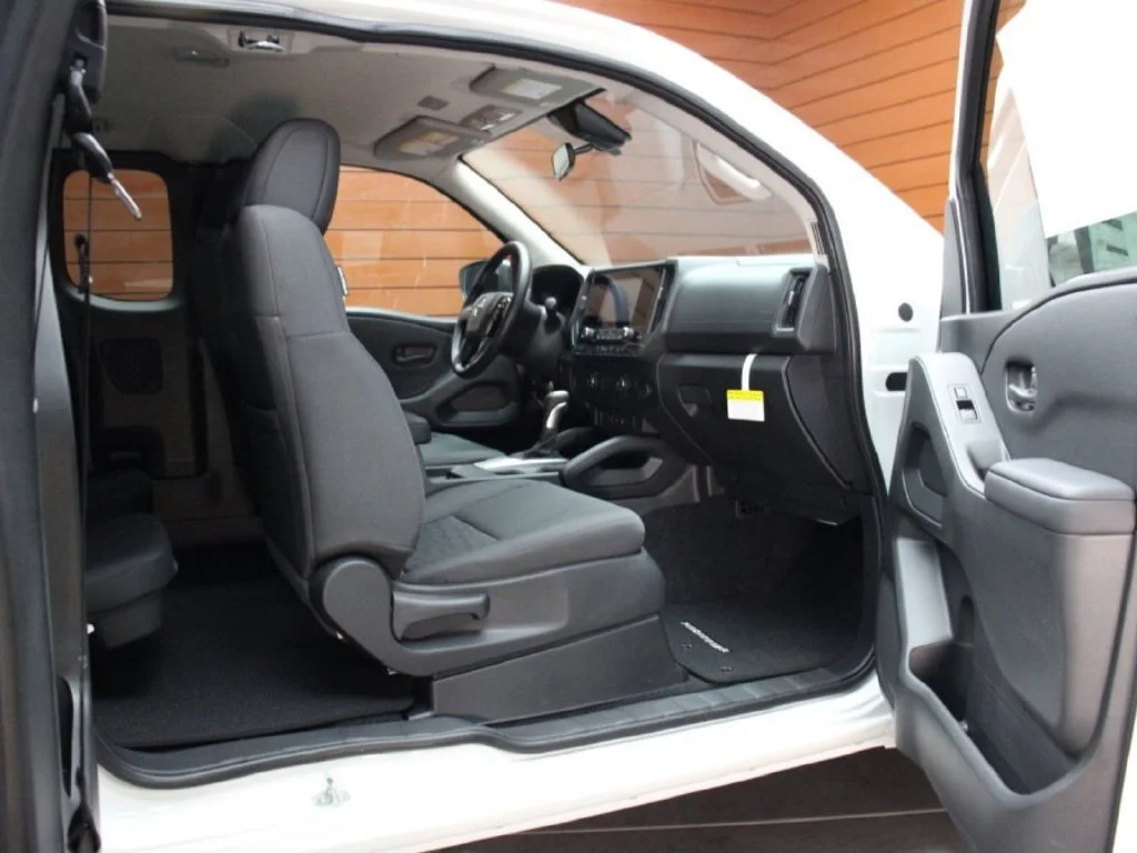 New 2027 Glacier White Nissan King Cab® S image 6