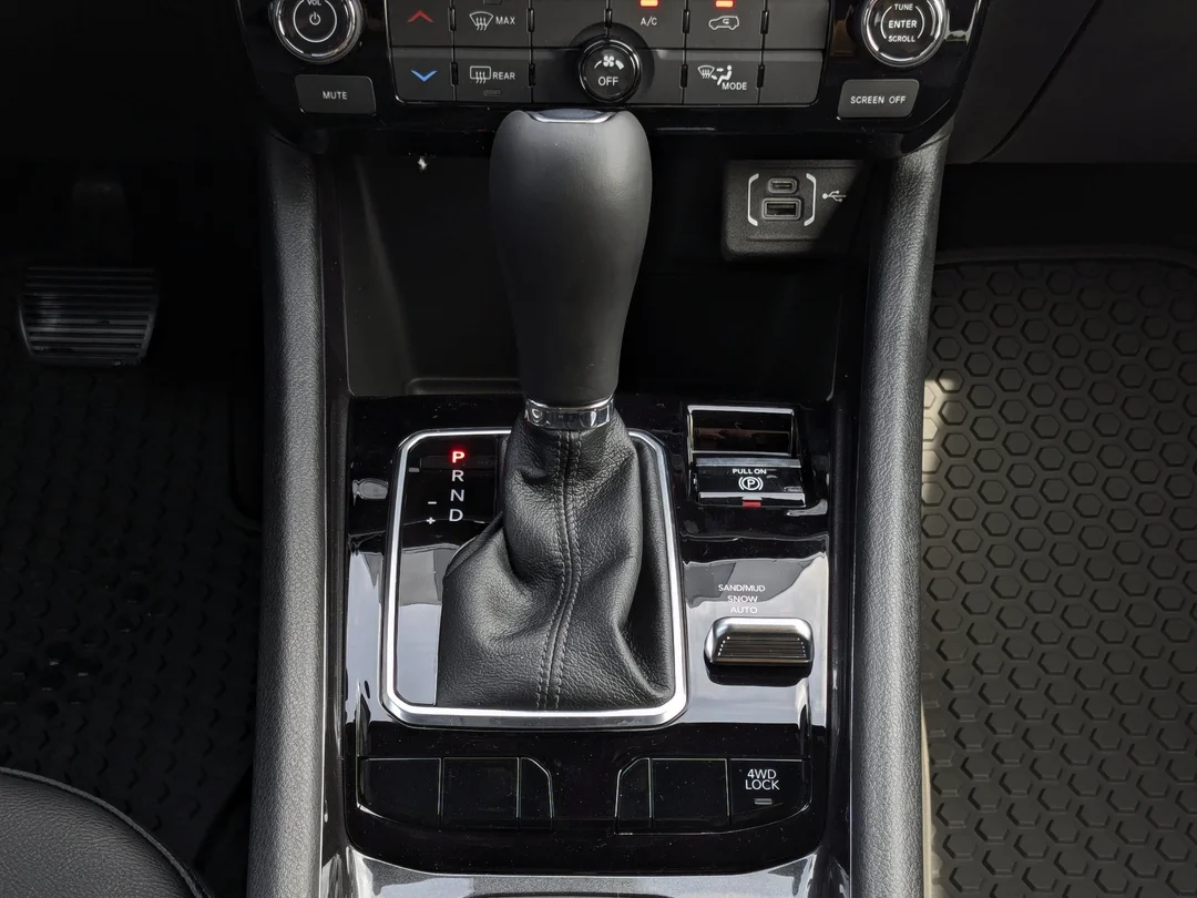 New 2025 Black Jeep North - - 4X4 - 4.99% O.A.C - Heated seats - Forward Collision Warning & More! image 22