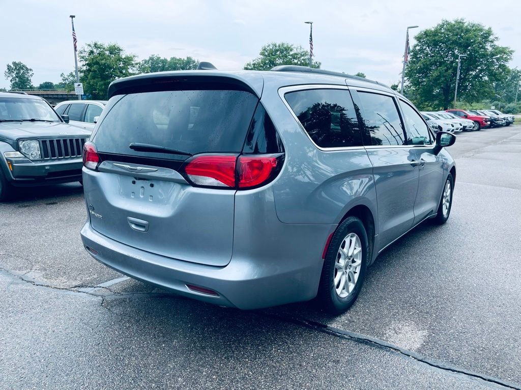 Used 2021 Silver Chrysler LXI image 6