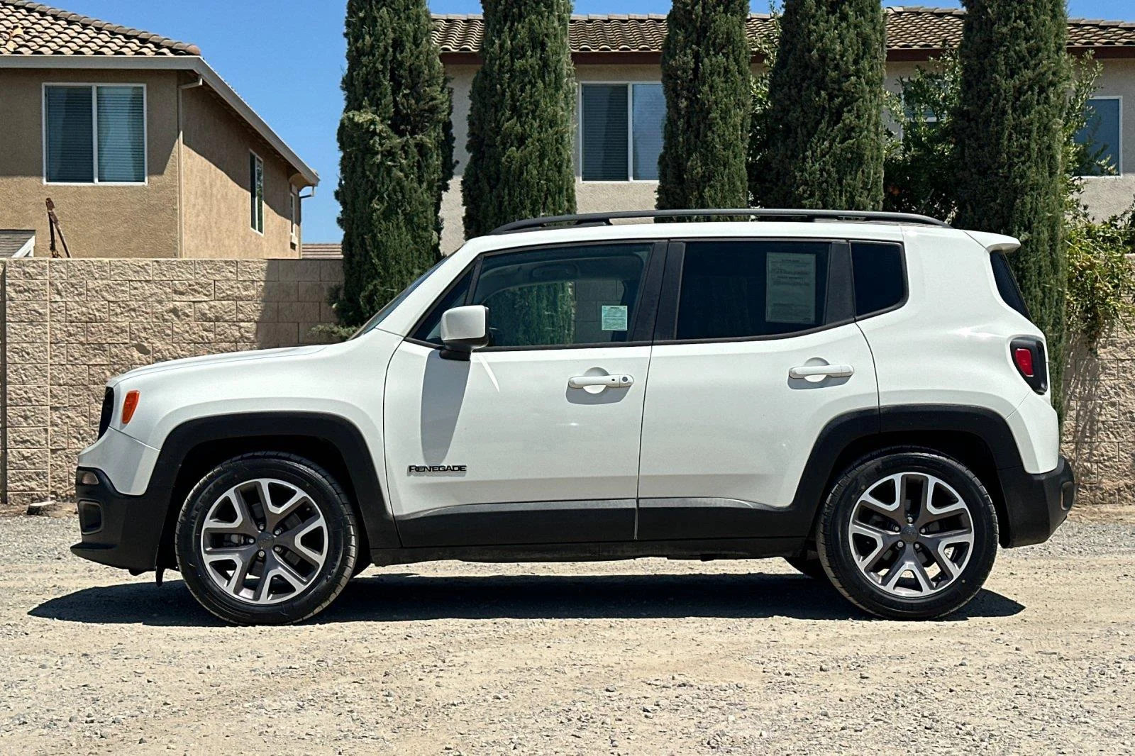 Used 2016 Alpine White Jeep Latitude image 7