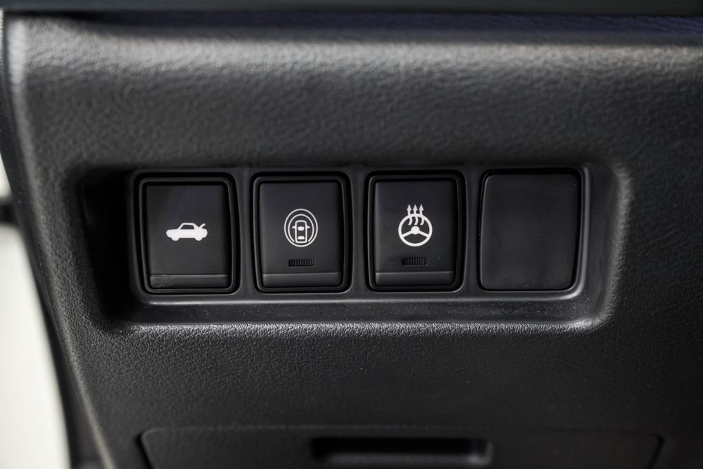 Used 2023 White Nissan SR image 46