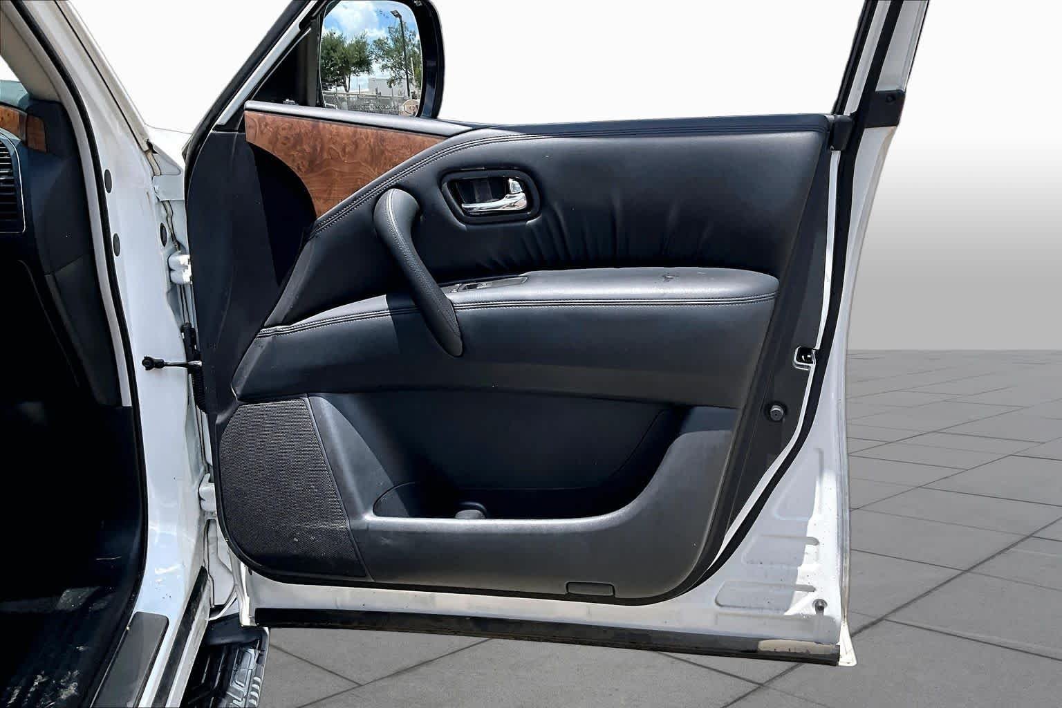 Used 2024 Aspen White Tricoat Nissan SL image 21