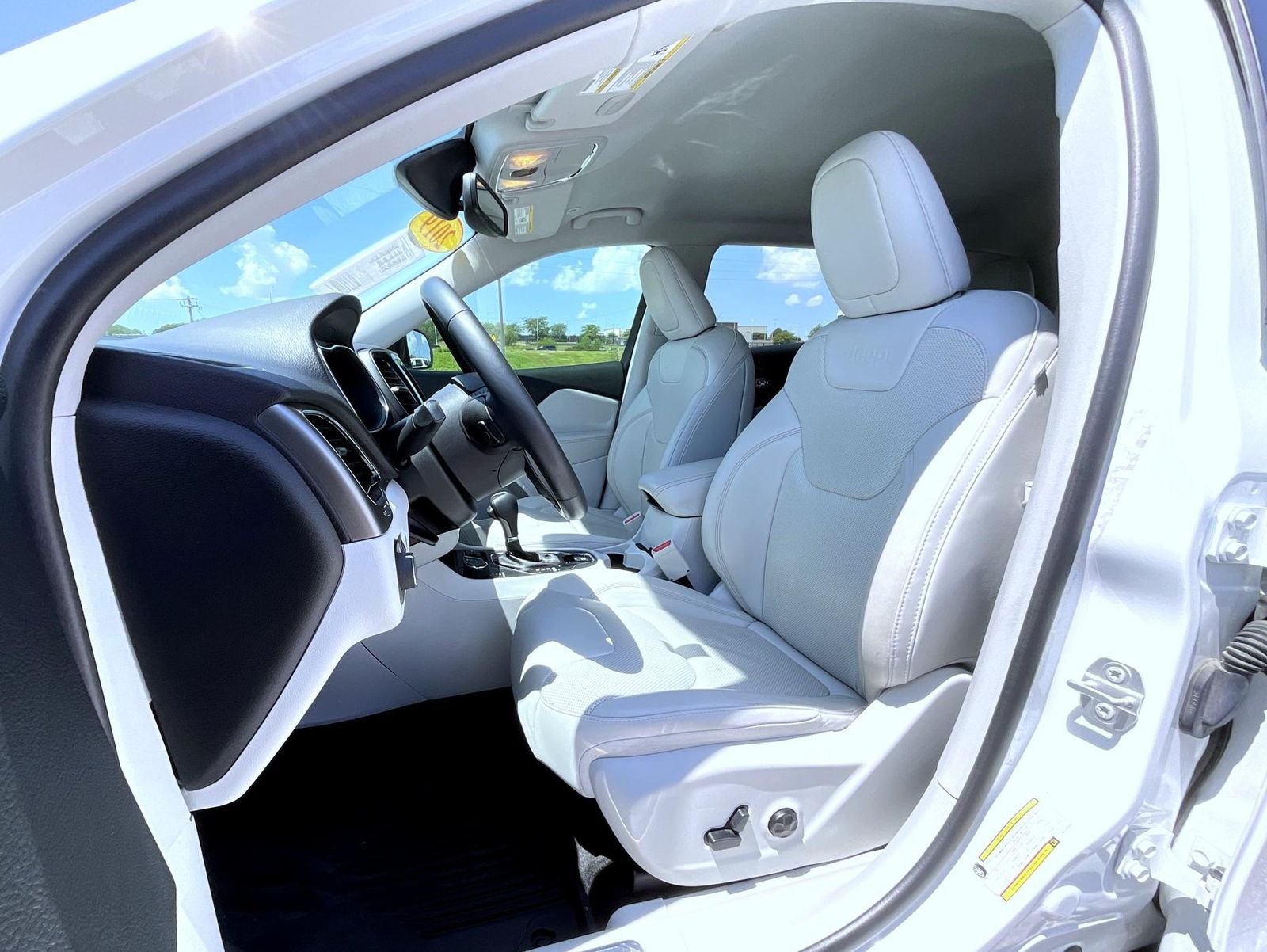 Used 2019 White Jeep Limited image 10