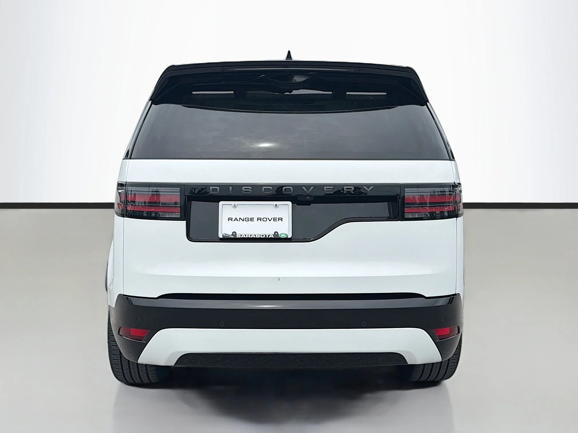 Certified Used 2025 Fuji White Land Rover Dynamic SE image 4
