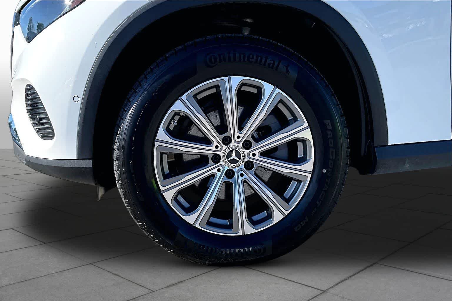 New 2026 Polar White Mercedes-Benz GLC 300 image 11
