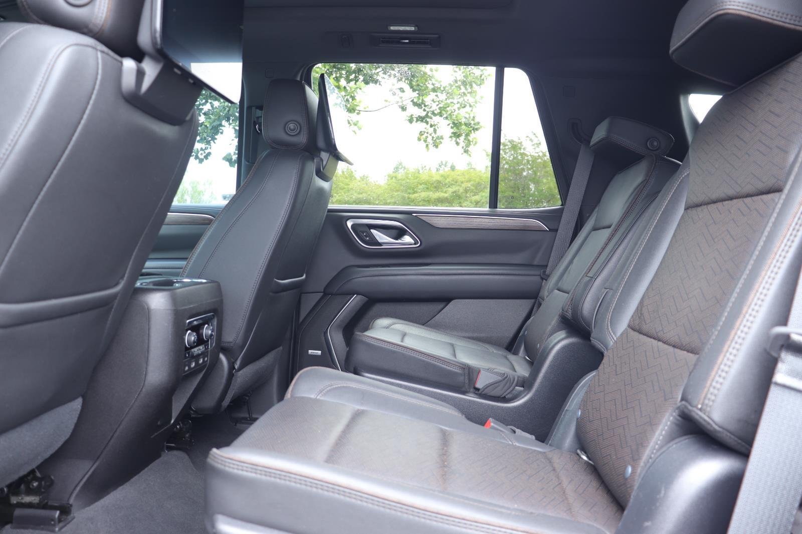 Used 2021 Iridescent Pearl Tricoat Chevrolet High Country image 13