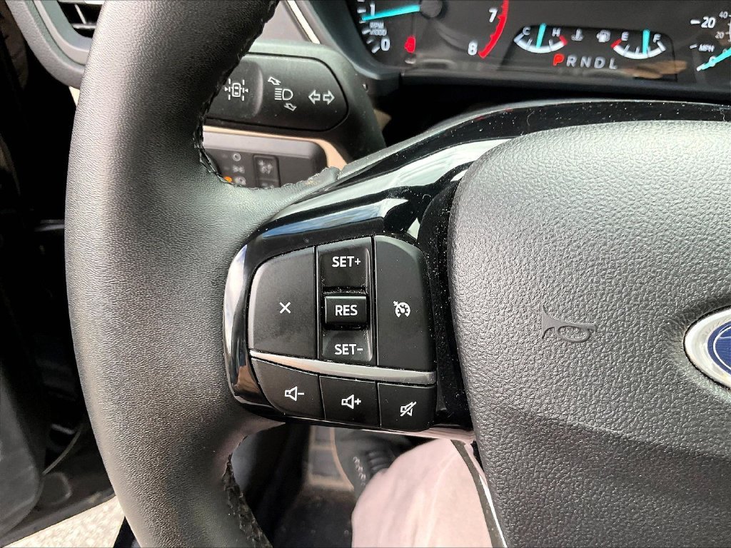 Used 2022 Black Metallic Ford SEL image 21