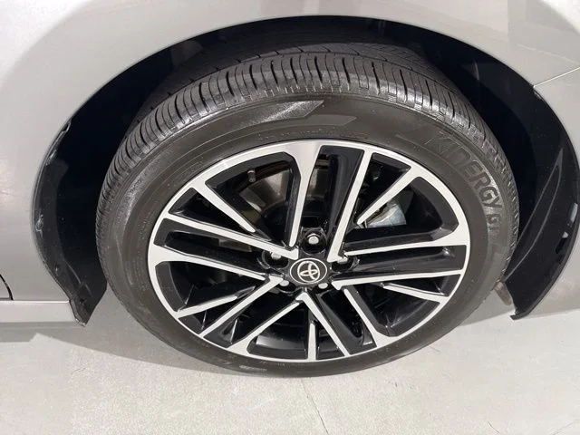 Used 2025  Toyota XLE image 15