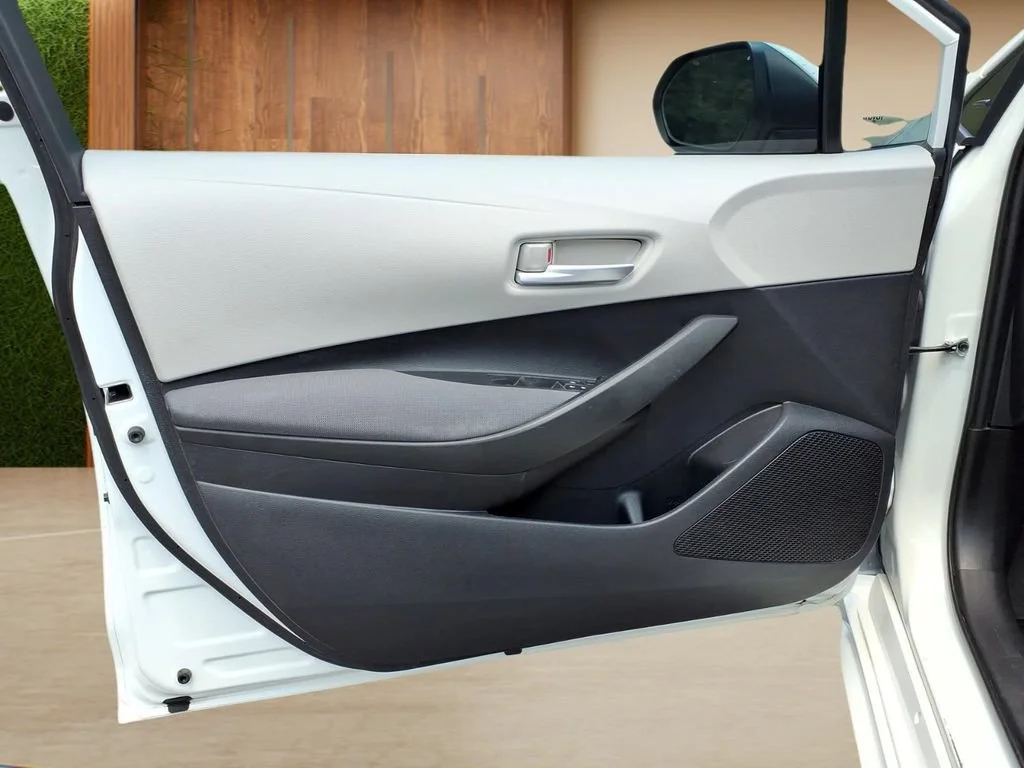 Used 2021 White Toyota LE image 18
