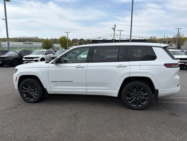 New 2026 Bright White Clear-Coat Exterior Paint Jeep Limited image 6