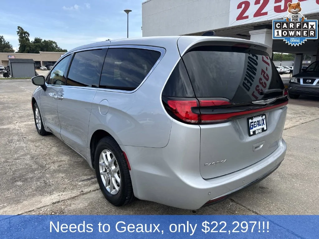 Used 2023 Silver Chrysler Touring L image 15