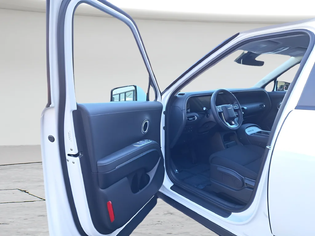 New 2026 White Hyundai SE image 9