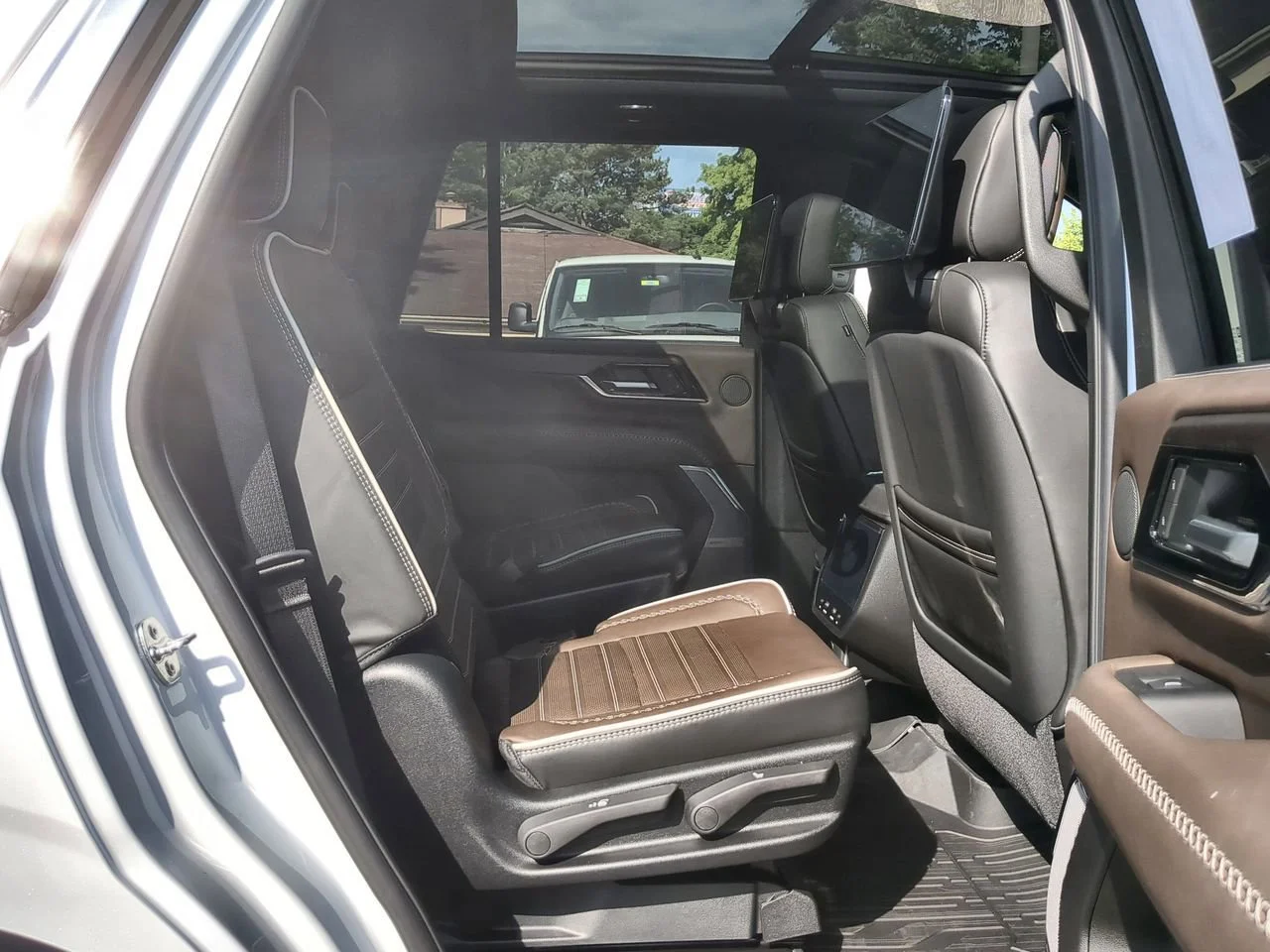 New 2026 Glacier White Tricoat GMC Denali Ultimate image 28
