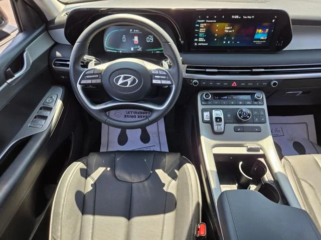 Used 2025 Black Hyundai SEL image 13