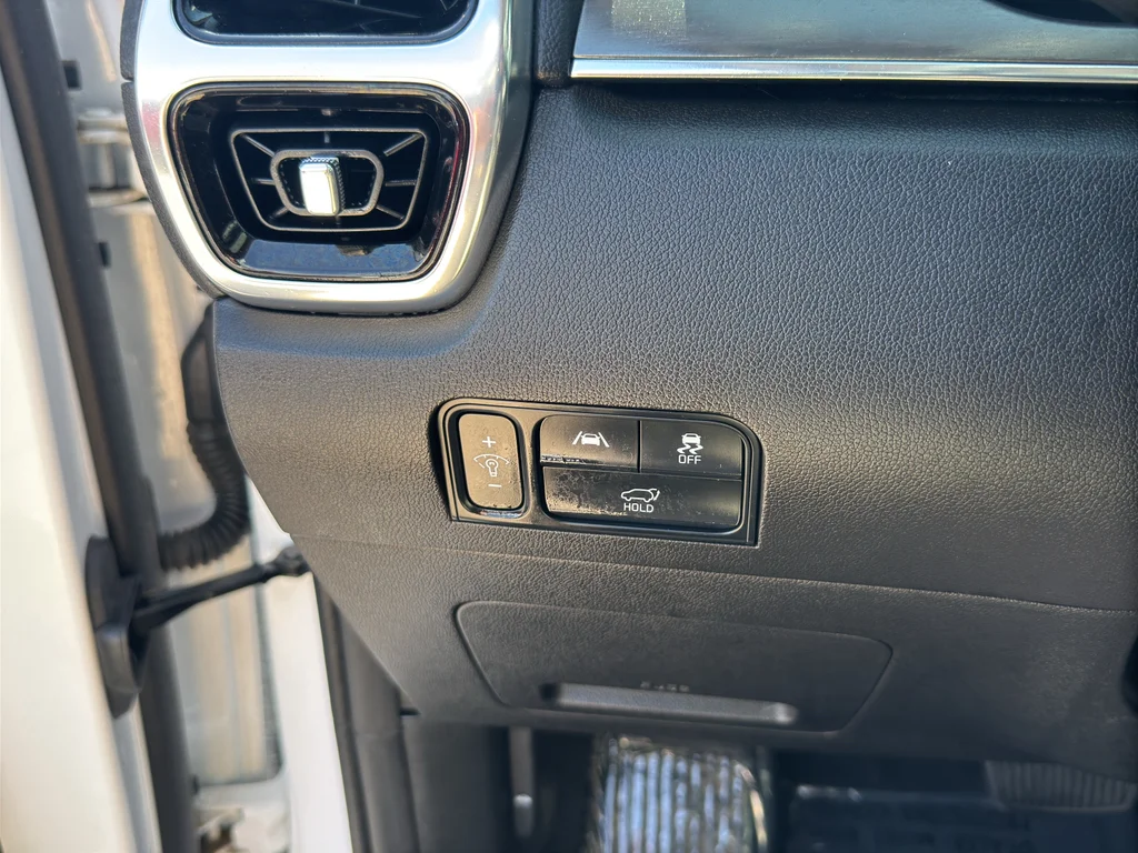Used 2023 Glacial White Pearl Kia SX image 25