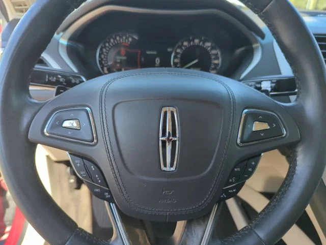Used 2017 Red Lincoln Reserve image 44