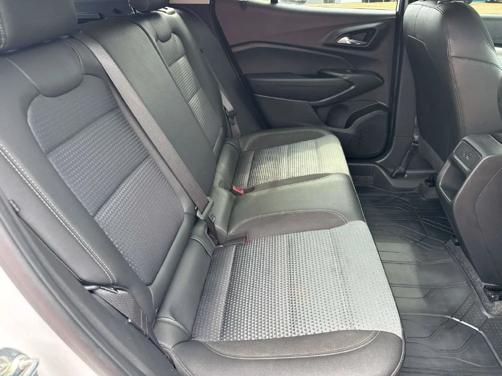 Used 2025 White Chevrolet LT image 12
