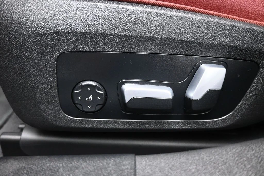 Used 2023 Gray BMW eDrive40 image 12