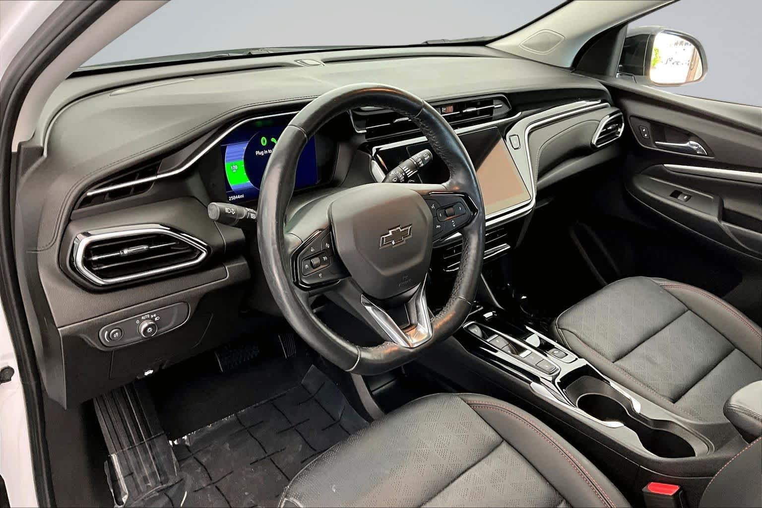 Used 2023 Chevrolet Bolt EUV LT with VIN 1G1FY6S00P4181969 for sale in Des Moines, IA