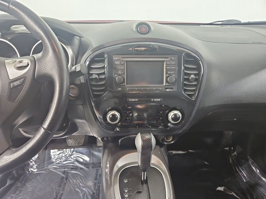 Used 2013 Red Nissan SL image 18