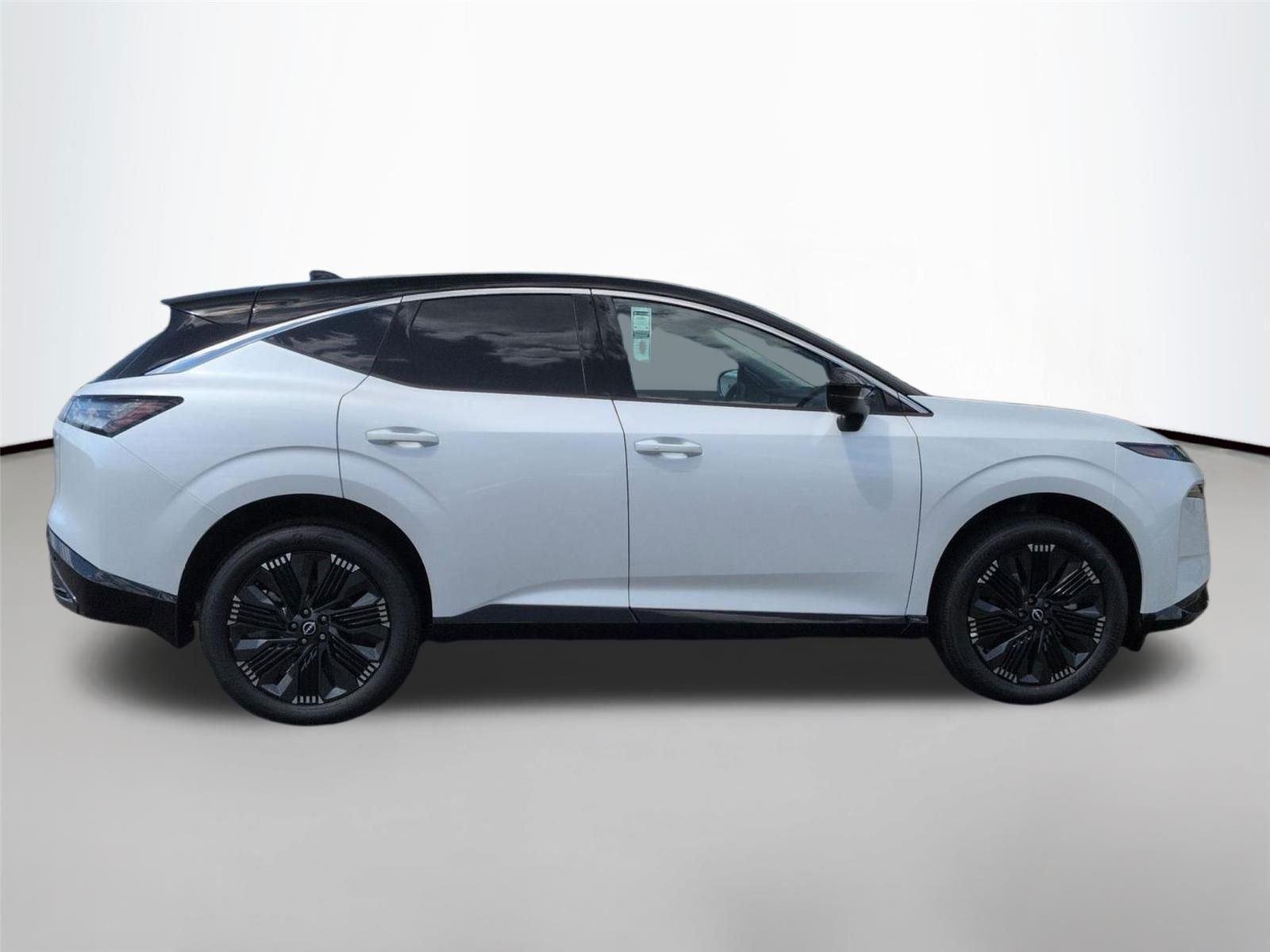 New 2026 Everest White Pearl TriCoat / Super Black Two-tone Nissan Platinum image 5