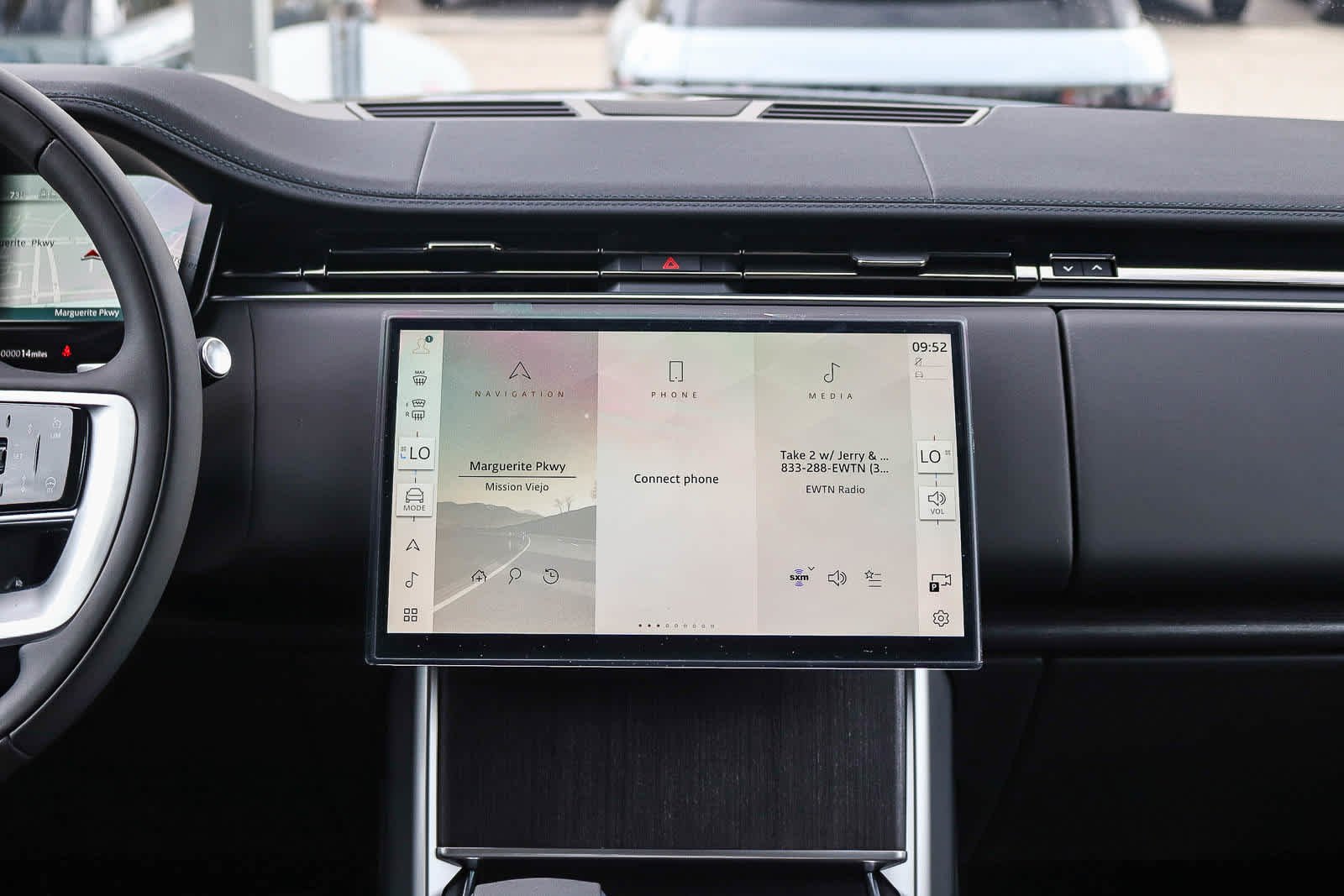 New 2026 Santorini Black Land Rover SE image 12