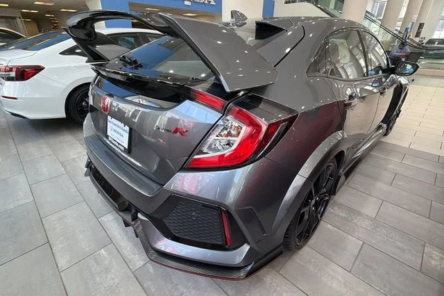 Used 2018 Polished Metal Metallic Honda Touring image 5