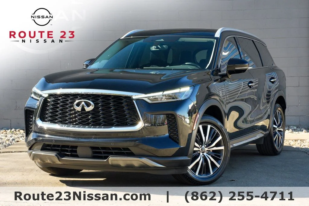 Used 2023 Black INFINITI Sensory image 1