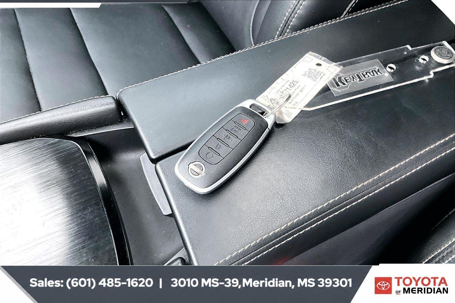Used 2023 Caspian Blue Metallic Nissan SL image 9